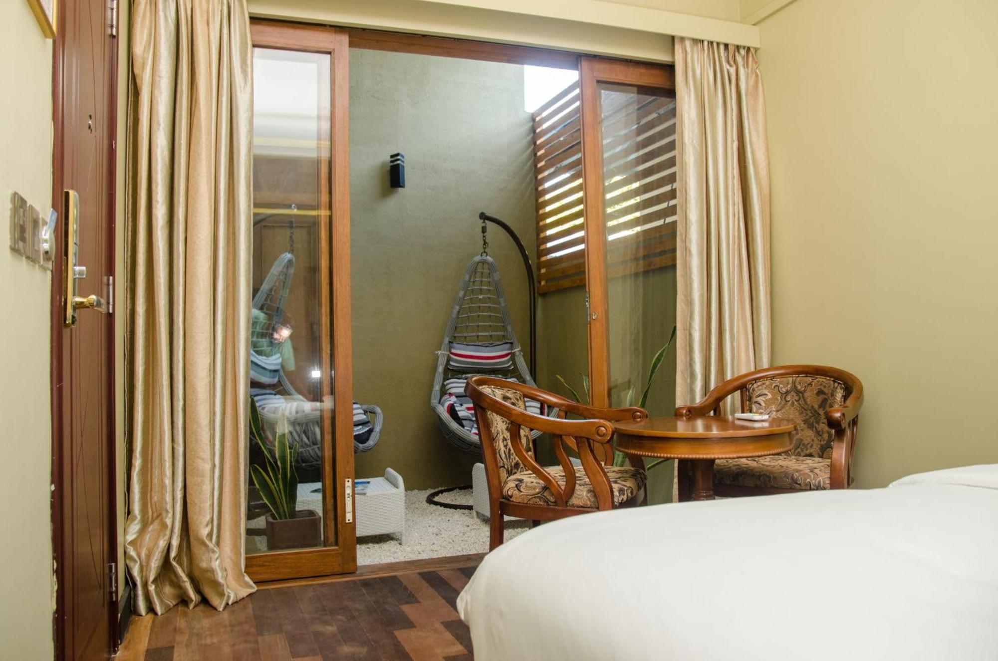 Fuvahmulah Central Hotel Exterior photo